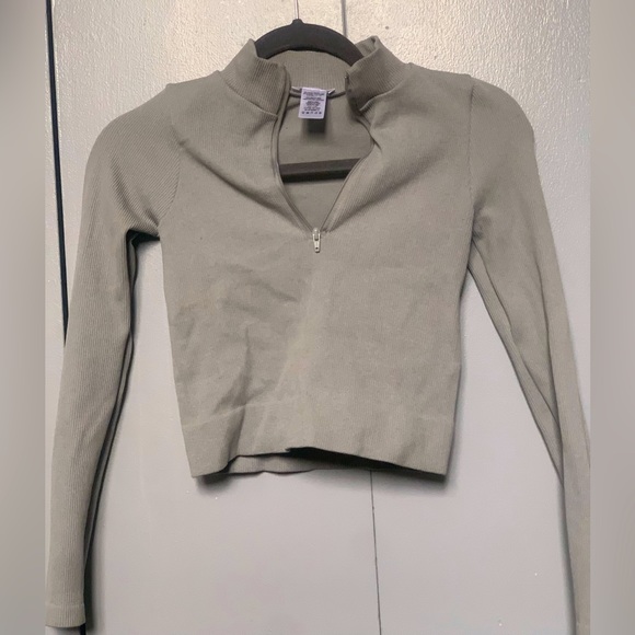 Workout top set - Picture 1 of 2